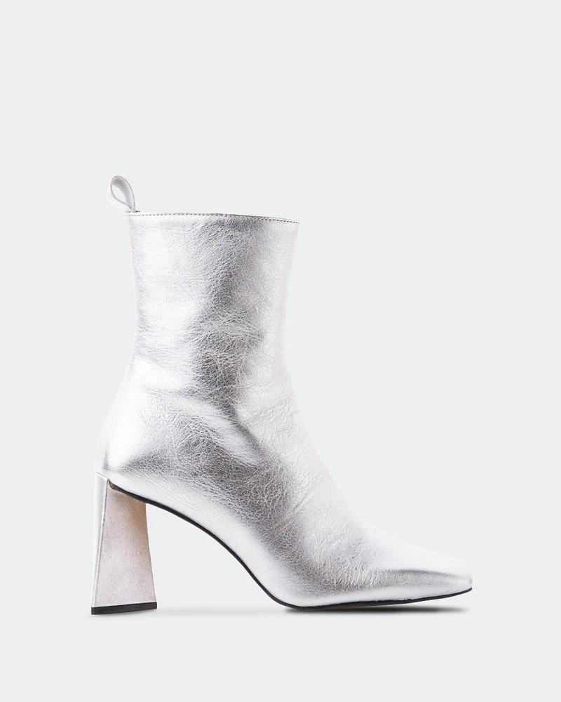 Mannedorf Silver Metal