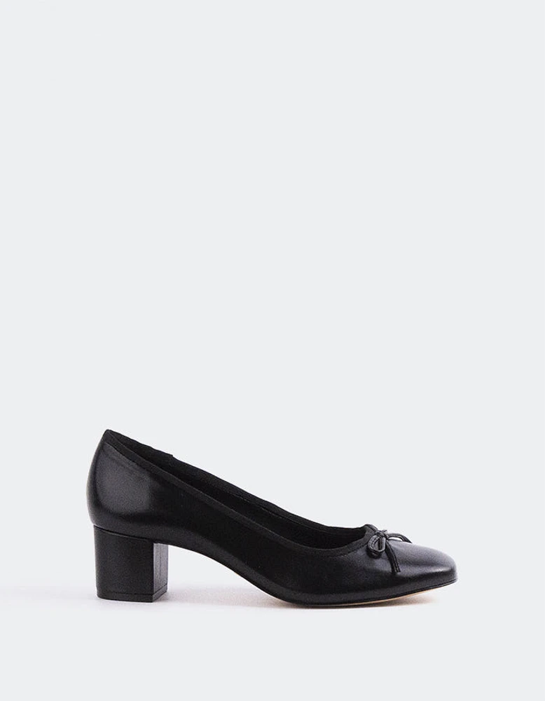 Ruslan Black Leather