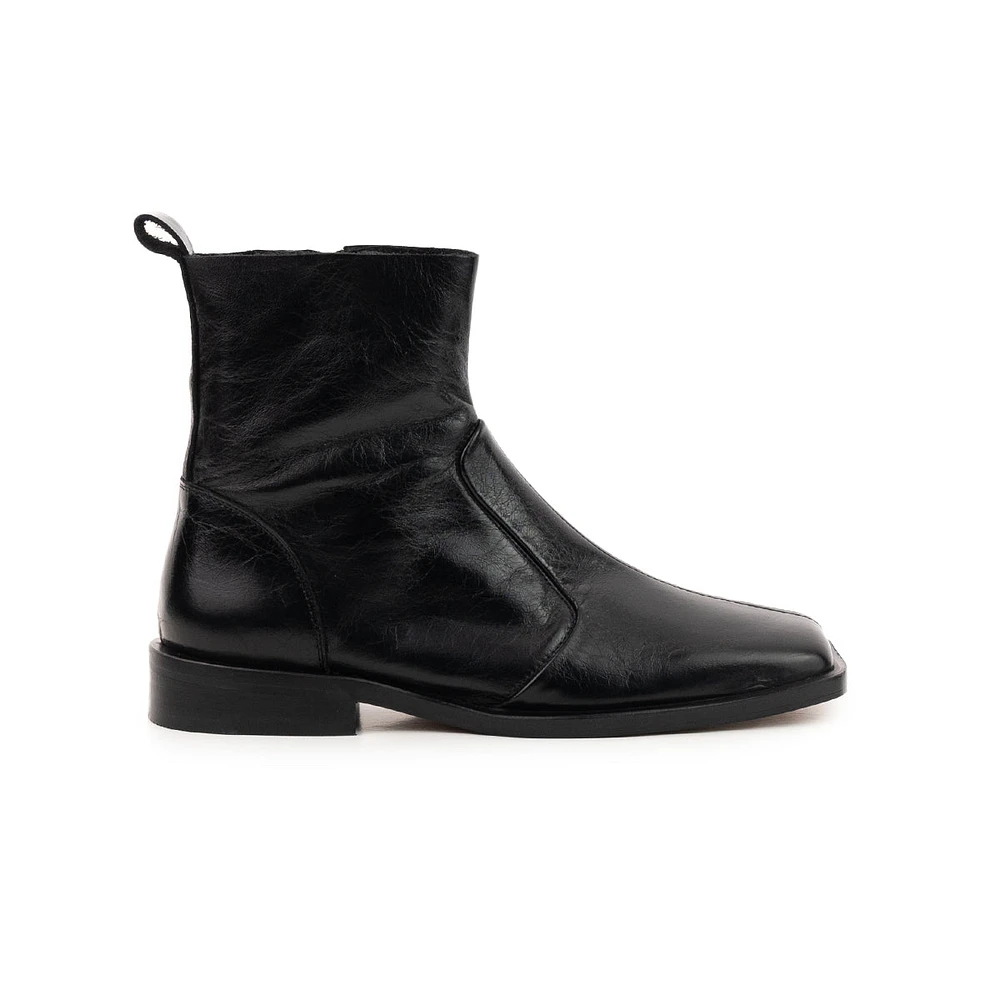 Linea Black Leather