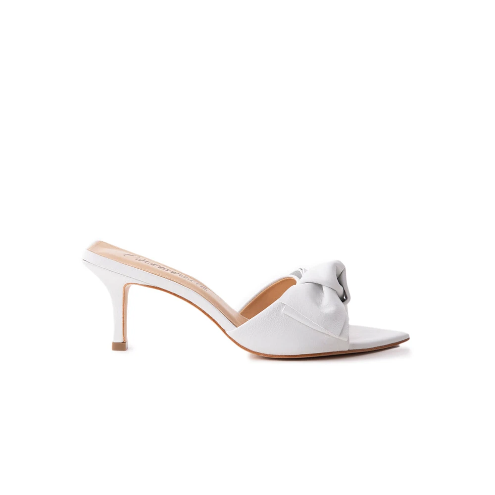 Nuevitas White Leather
