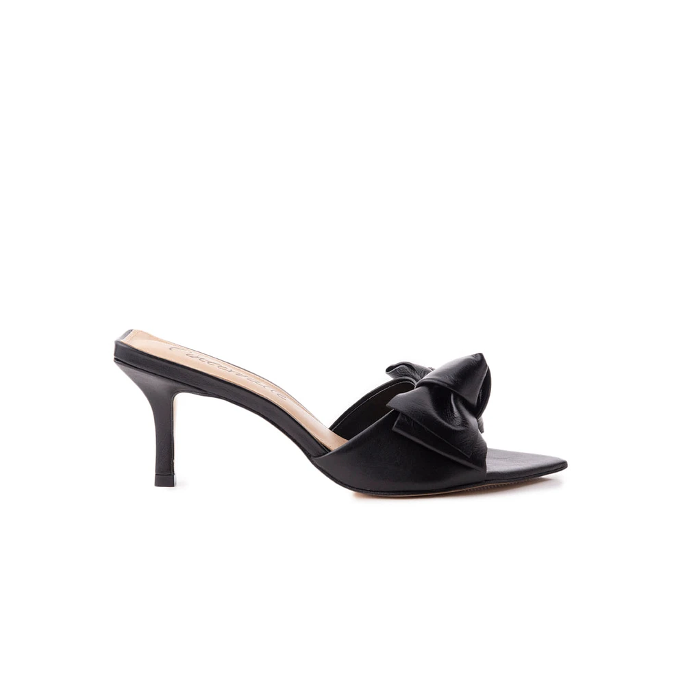 Nuevitas Black Leather