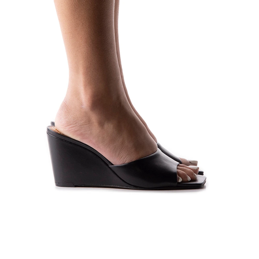 Toscana Black Leather