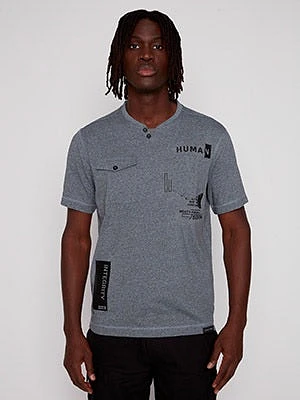 T-shirt à manches courtes avec encolure en V et sarcophage