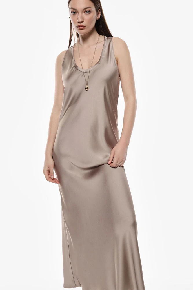 Robe longue soyeuse