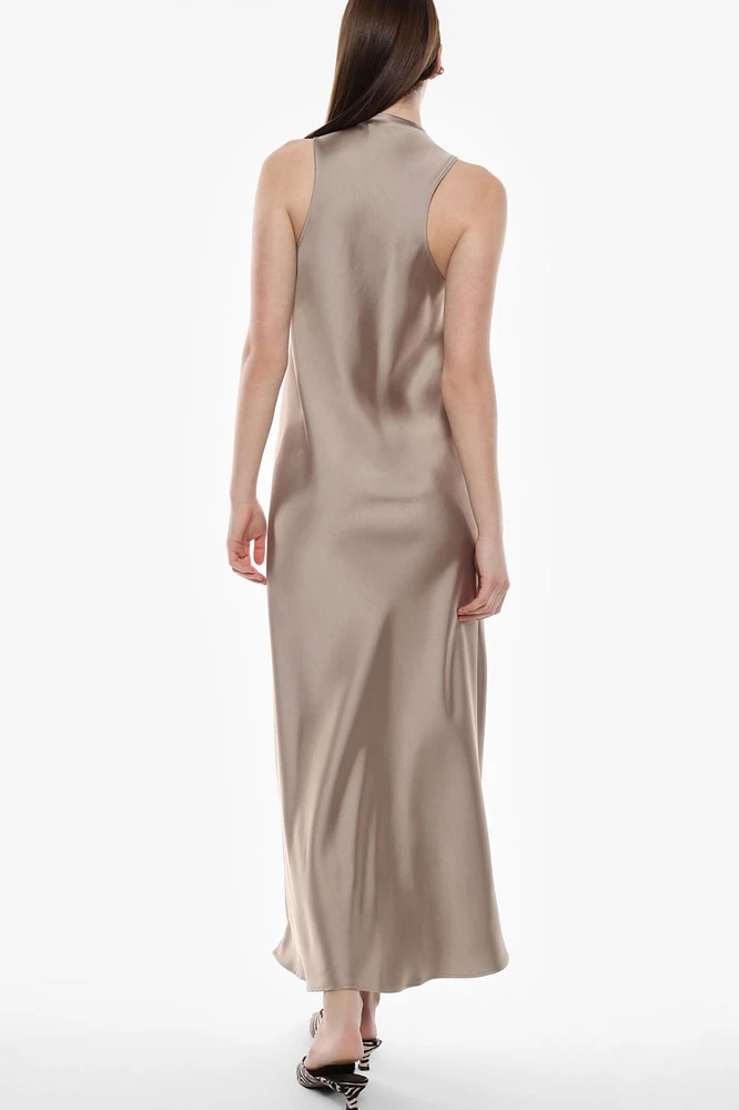 Robe longue soyeuse