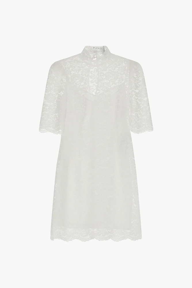 Mini-robe en dentelle