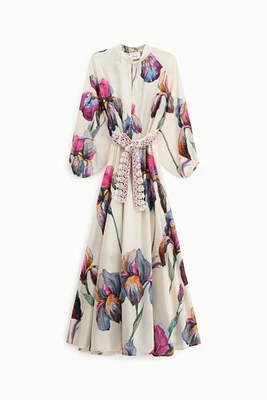 Robe fleurie ceinturée