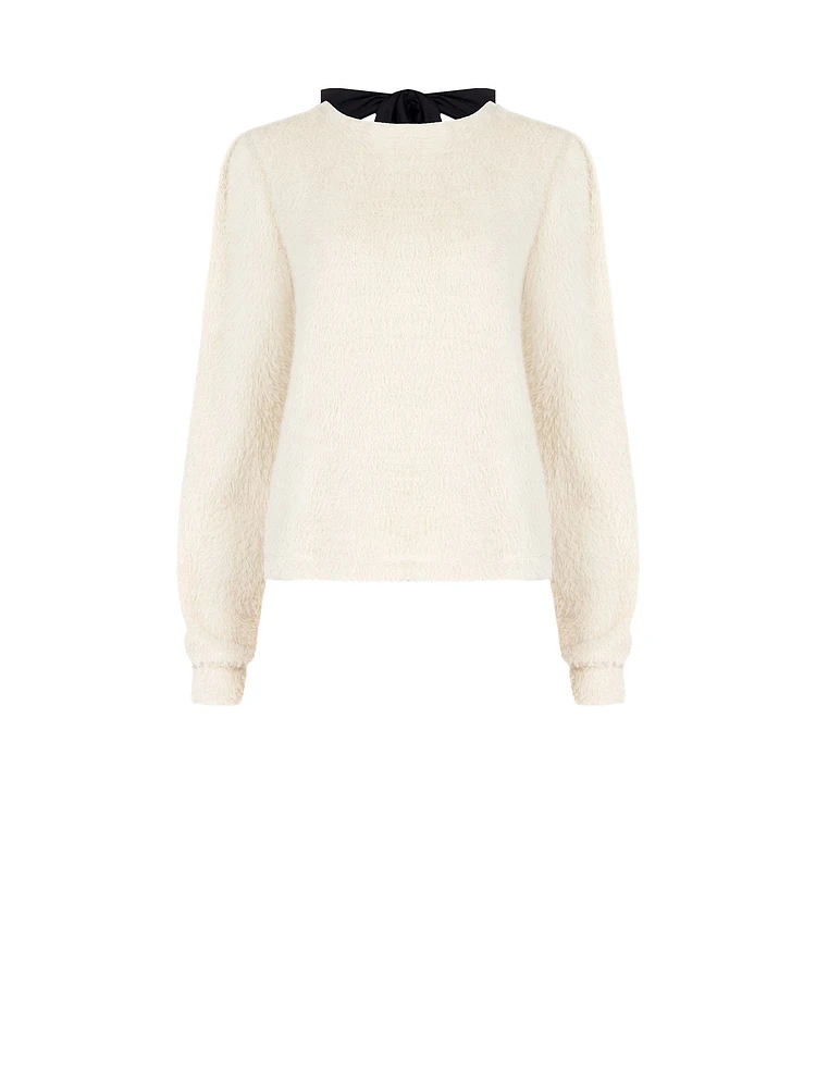 Pull avec nœud dans le dos