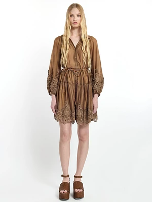 Robe courte à volants