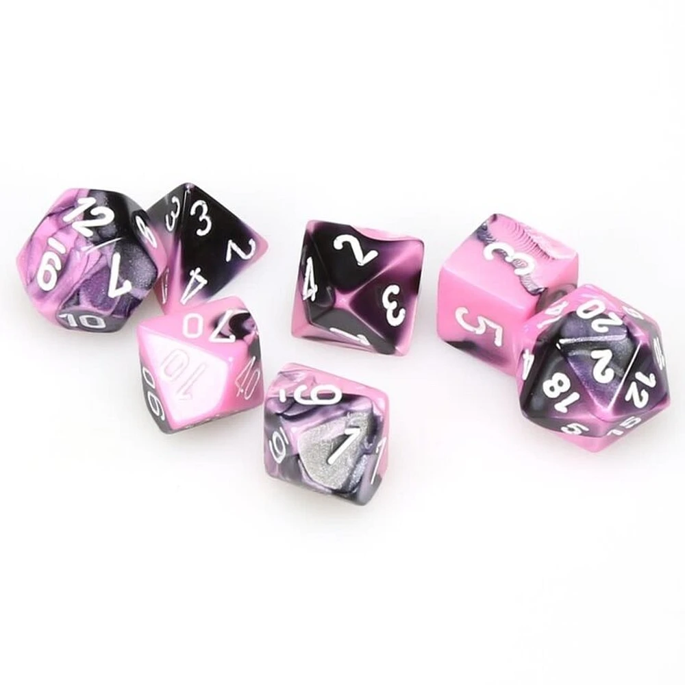 7 dés polyédriques Gemini noir/rose avec chiffres blancs