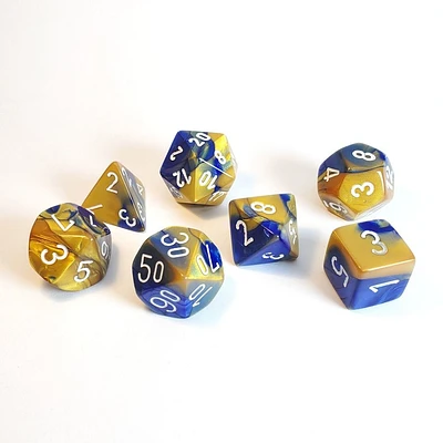 7 dés polyédriques Gemini bleu/or avec chiffres blancs