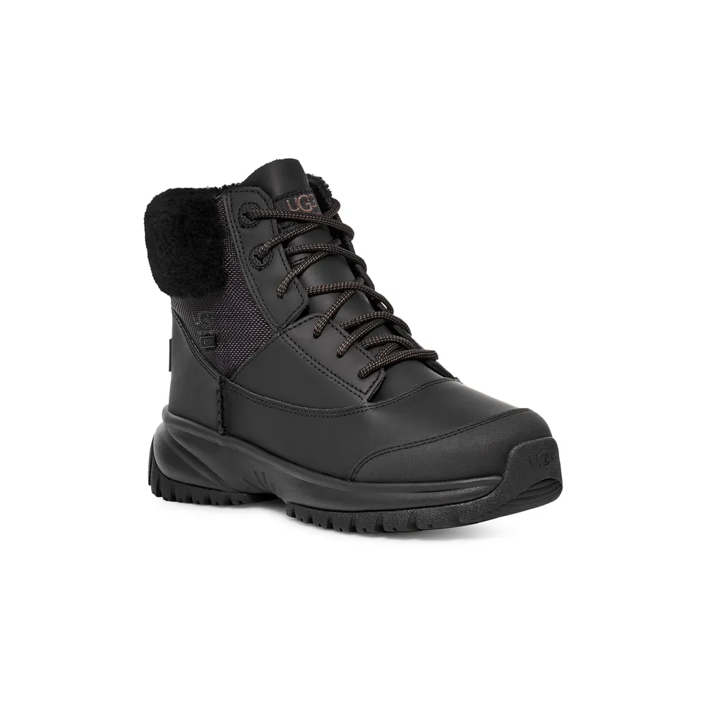UGG 1130901 W Yose Fluff V2 BLK