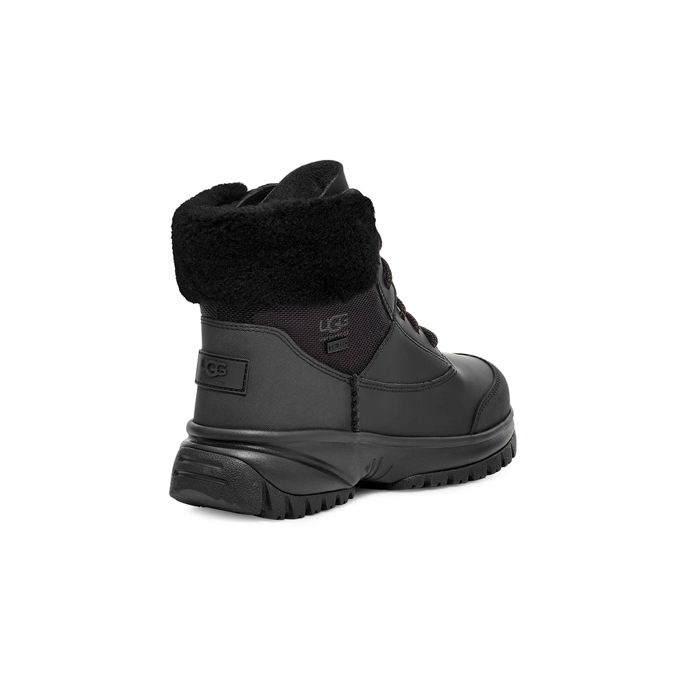 UGG 1130901 W Yose Fluff V2 BLK