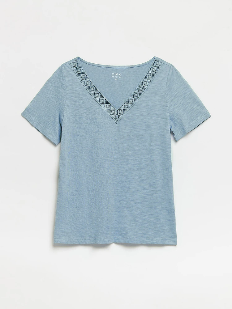 Short Sleeve Crochet V-Neck T-Shirt