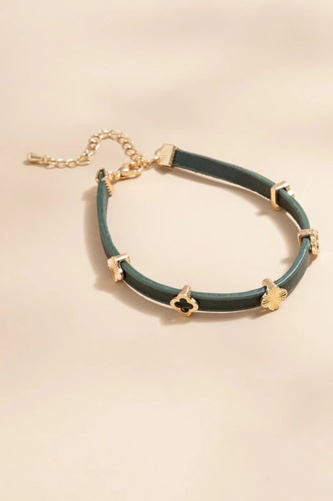 Vilma Strap With Clover Station Bracelet