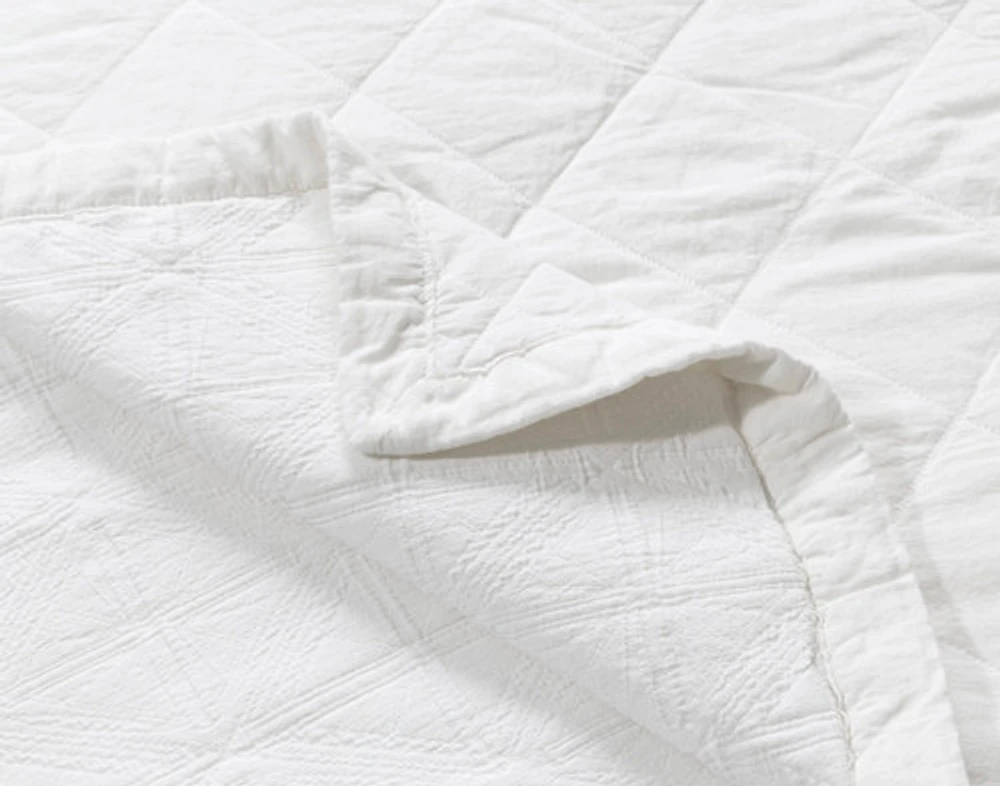 Shelby White Quilt Set, Geometric, Queen