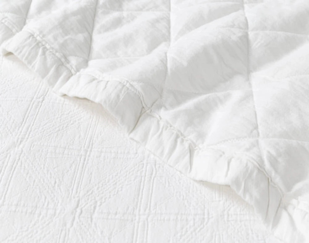 Shelby White Quilt Set, Geometric, Queen