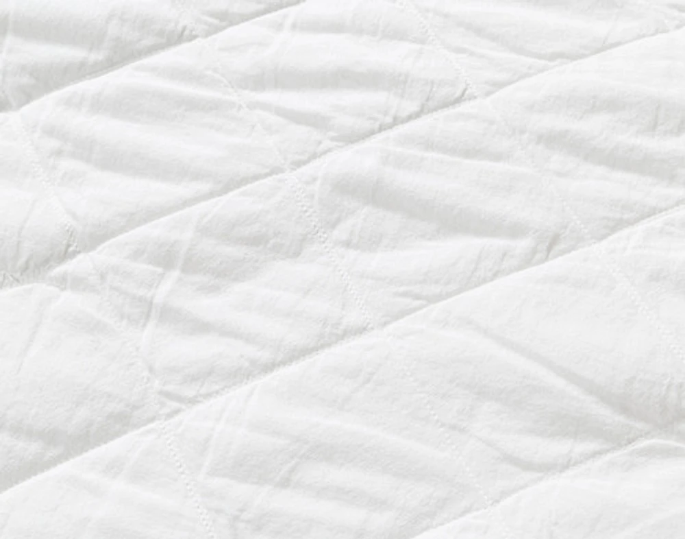 Shelby White Quilt Set, Geometric, Queen