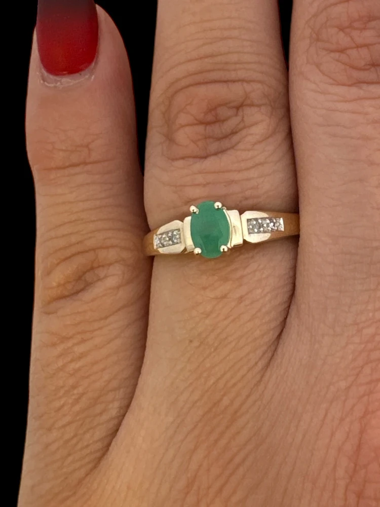 10K Yellow Gold Emerald & Diamond Ring