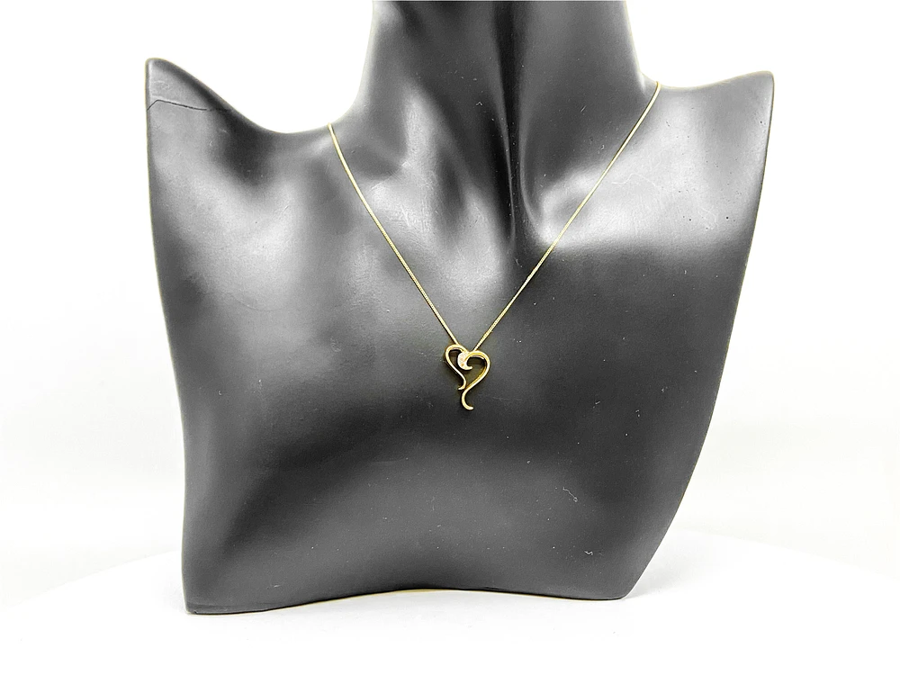 10K Gold 0.015cttw Diamond Heart Pendant