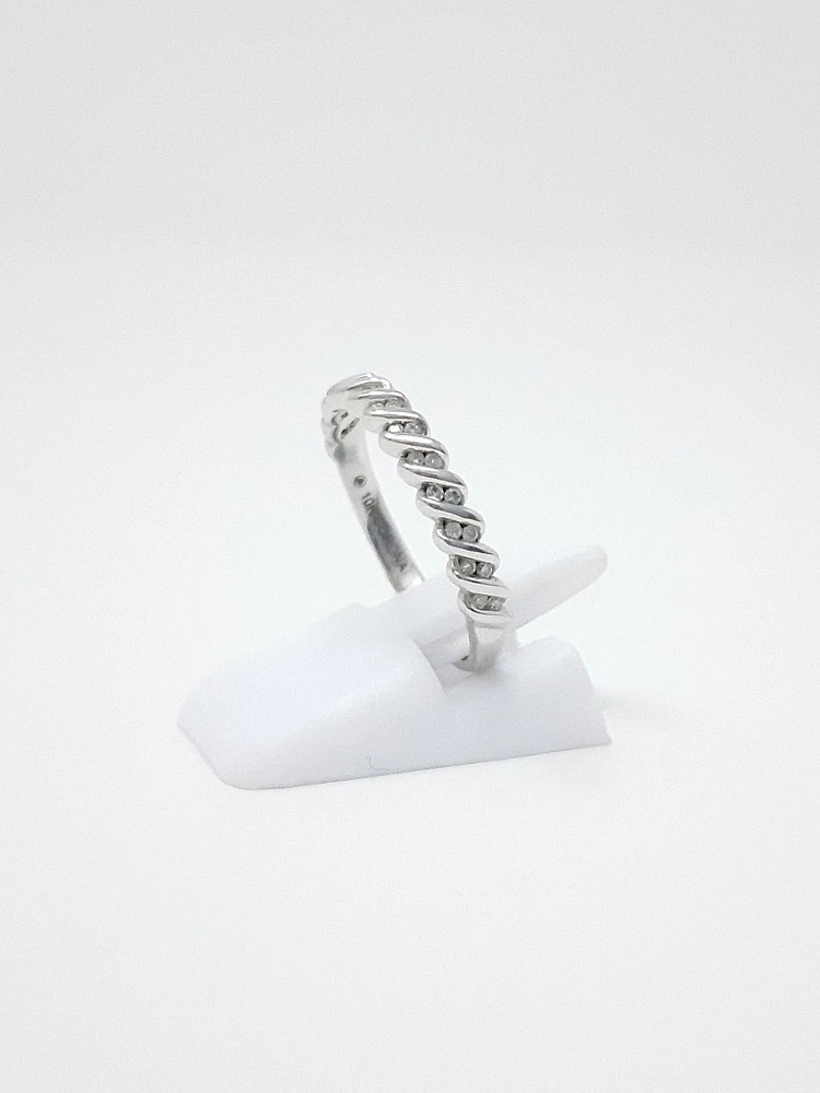 10K Gold 0.10cttw Diamond Ring / Band