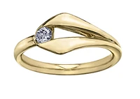 14K Yellow Gold 0.12cttw Canadian Diamond Ring - /