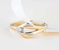 14K Yellow Gold 0.12cttw Canadian Diamond Ring - /