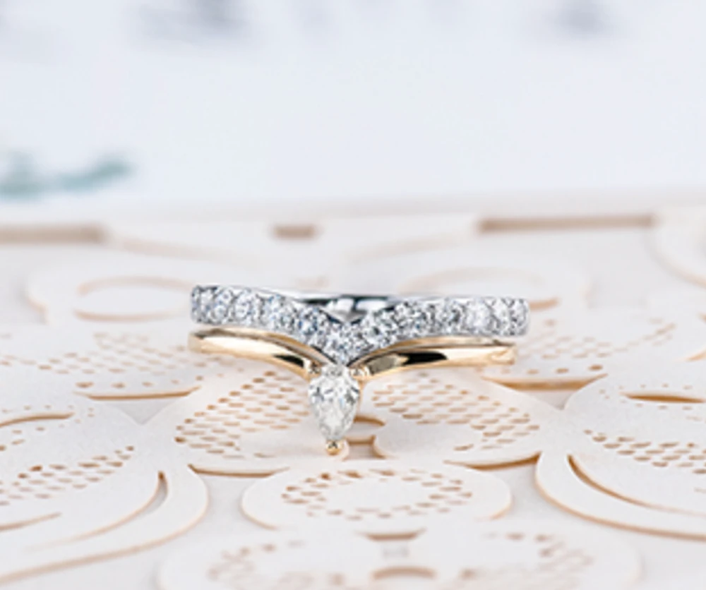 14K Yellow Gold 0.12cttw Diamond Pear Shape Canadian Ring - /