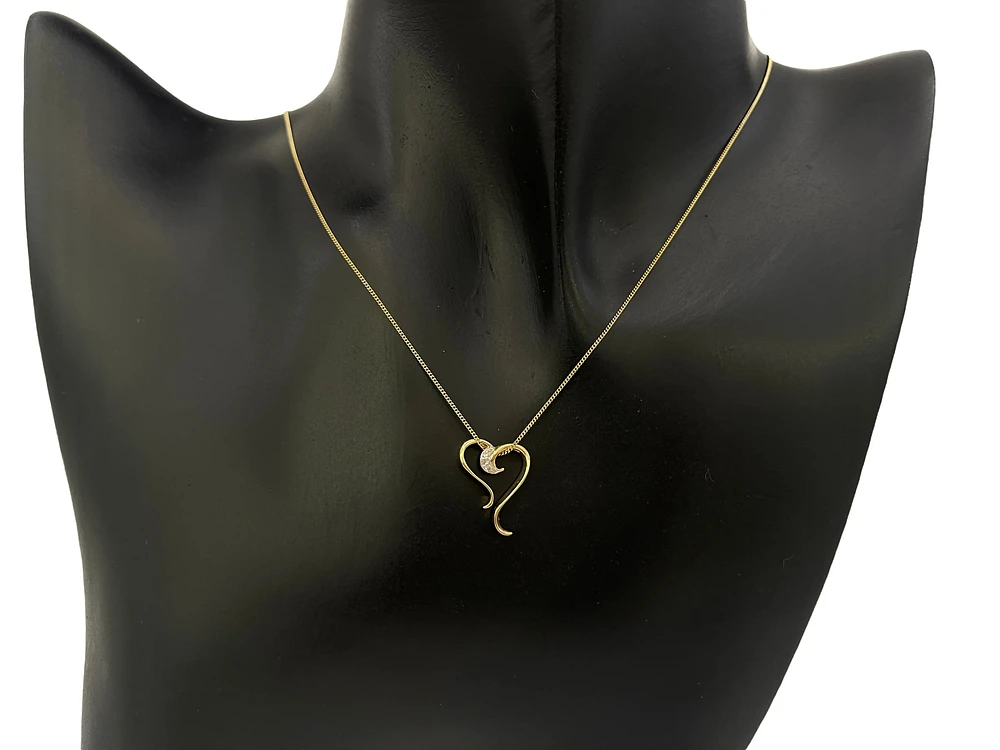 10K Gold 0.015cttw Diamond Heart Pendant