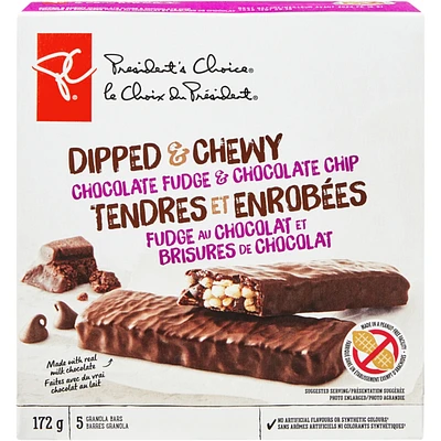 Barres granola tendres et enrobées, fudge au chocolat et brisures de chocolat