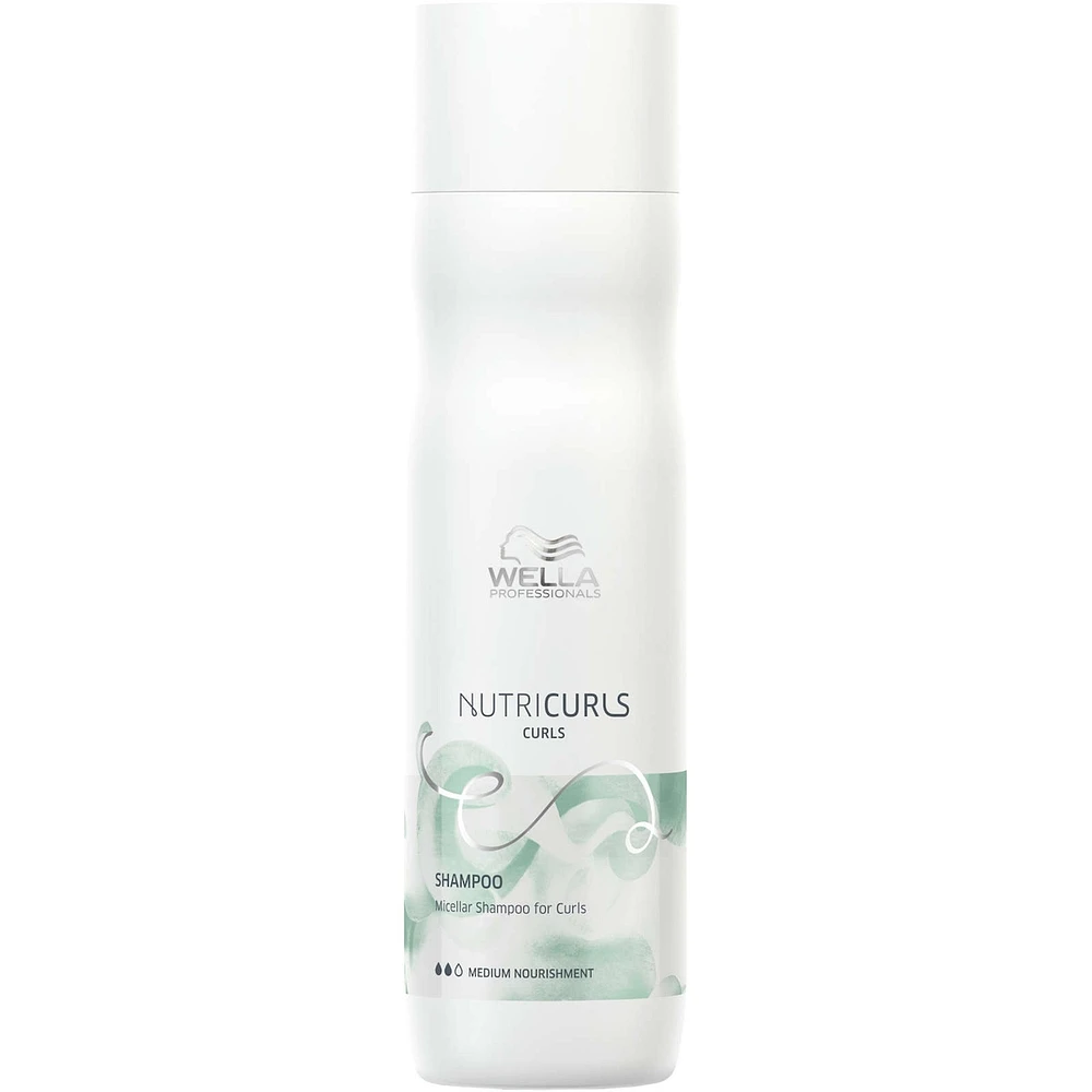 Shampooing Nutricurls pour les boucles de Wella Professionals, formulé avec le complexe Nourish-In, nourrit et définit les ondulations, formulé sans sulfates