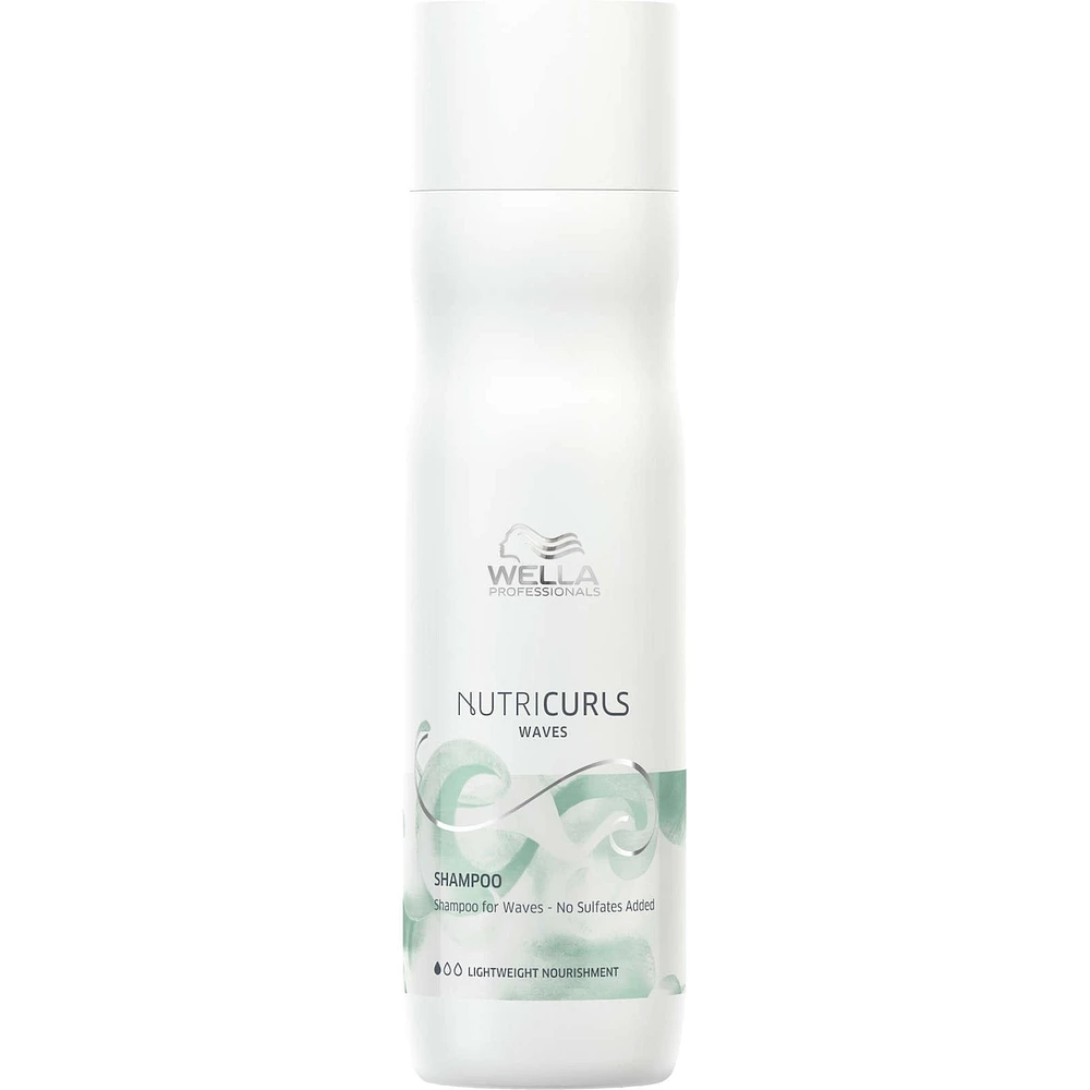 Shampooing Nutricurls pour les ondulations de Wella Professionals, formulé avec le complexe Nourish-In, nourrit et définit les ondulations, formulé sans sulfates