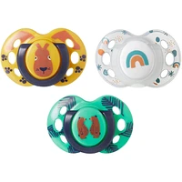 Sucette Tommee Tippee Fun Style et sucette Fun Style Night qui brille dans l'obscurité, conception symétrique, sans BPA, boîte de stérilisation incluse, 18-36 mois. Ensemble de 3 sucettes