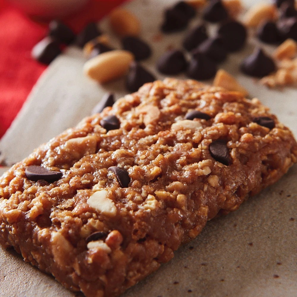 CLIF BAR - Barre énergétique - Brisures de chocolat aux arachides croquantes - (Barre de protéine de 68 g, 12 barres)