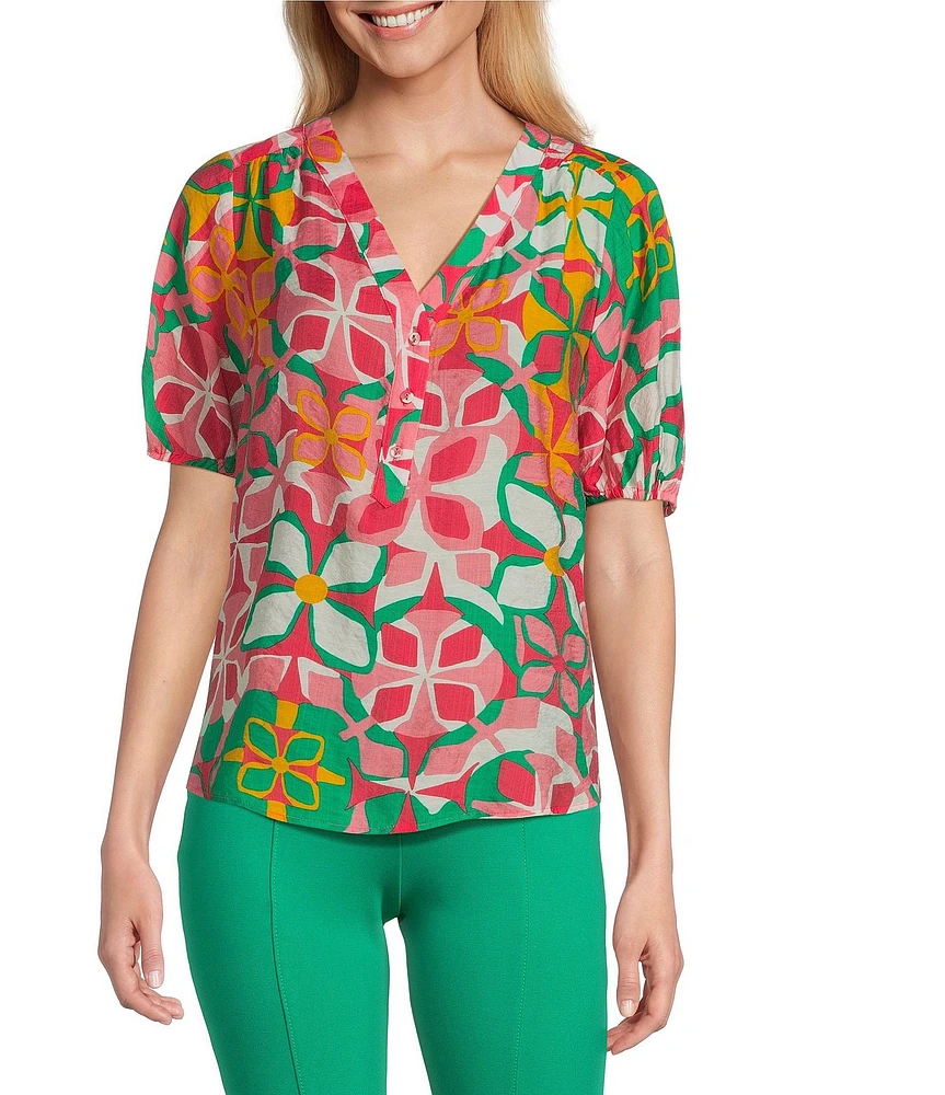 Slim Factor By Investments Julia Azalea Fashion Geo Print V-Neck Short Sleeve Top