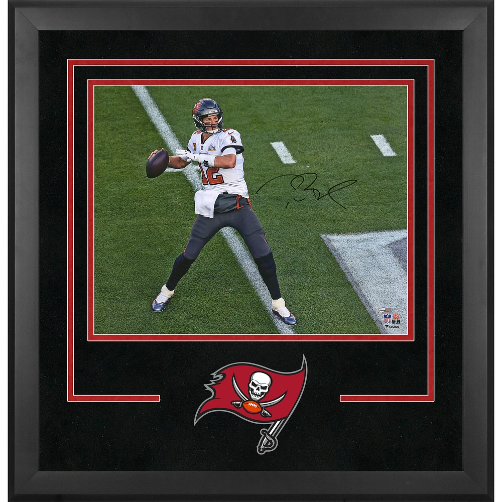 Tampa Bay Buccaneers Deluxe 16'' x 20'' Horizontal Photograph Frame with Team Logo