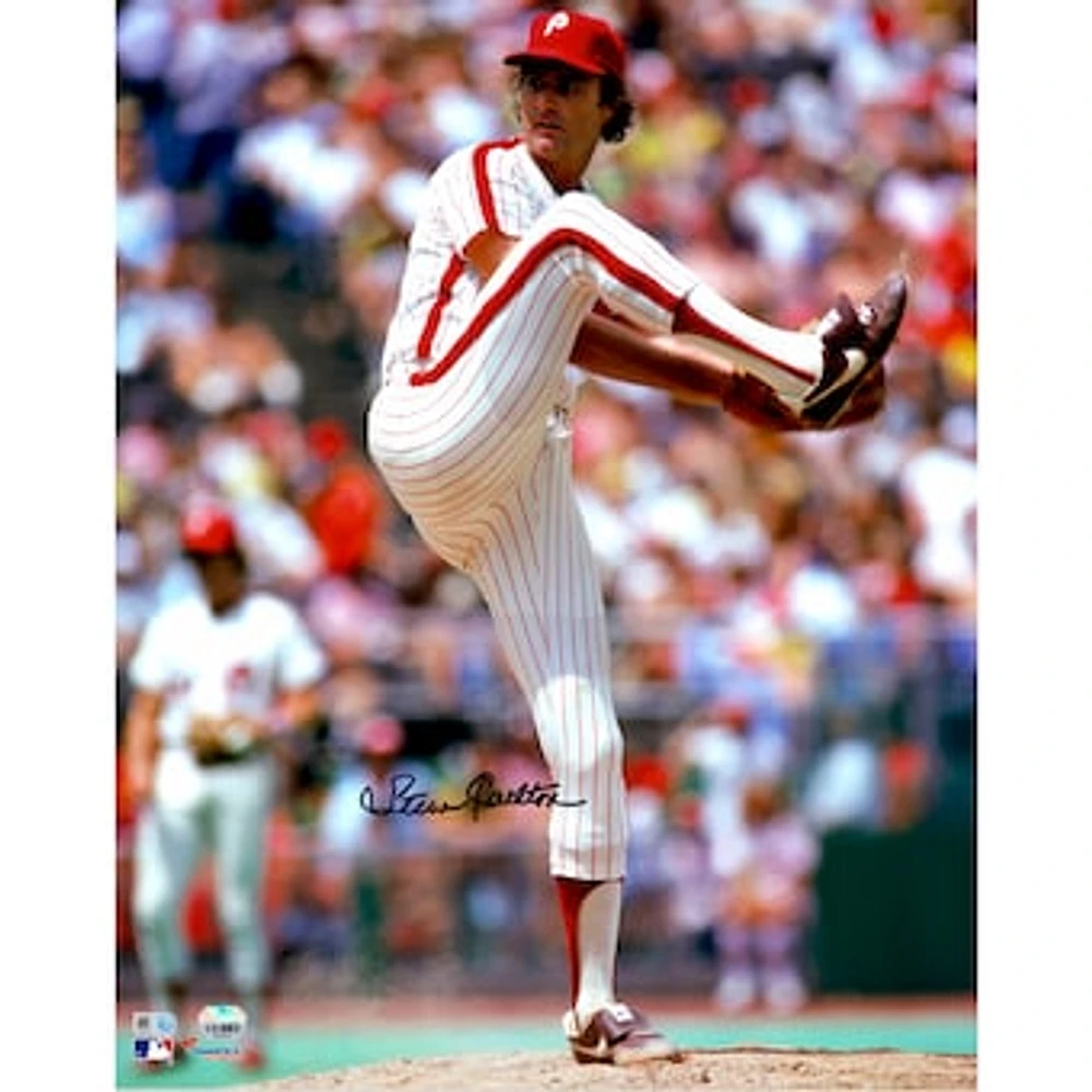 Steve Carlton Philadelphia Phillies Autographed 16" x 20" Leg Up Photograph