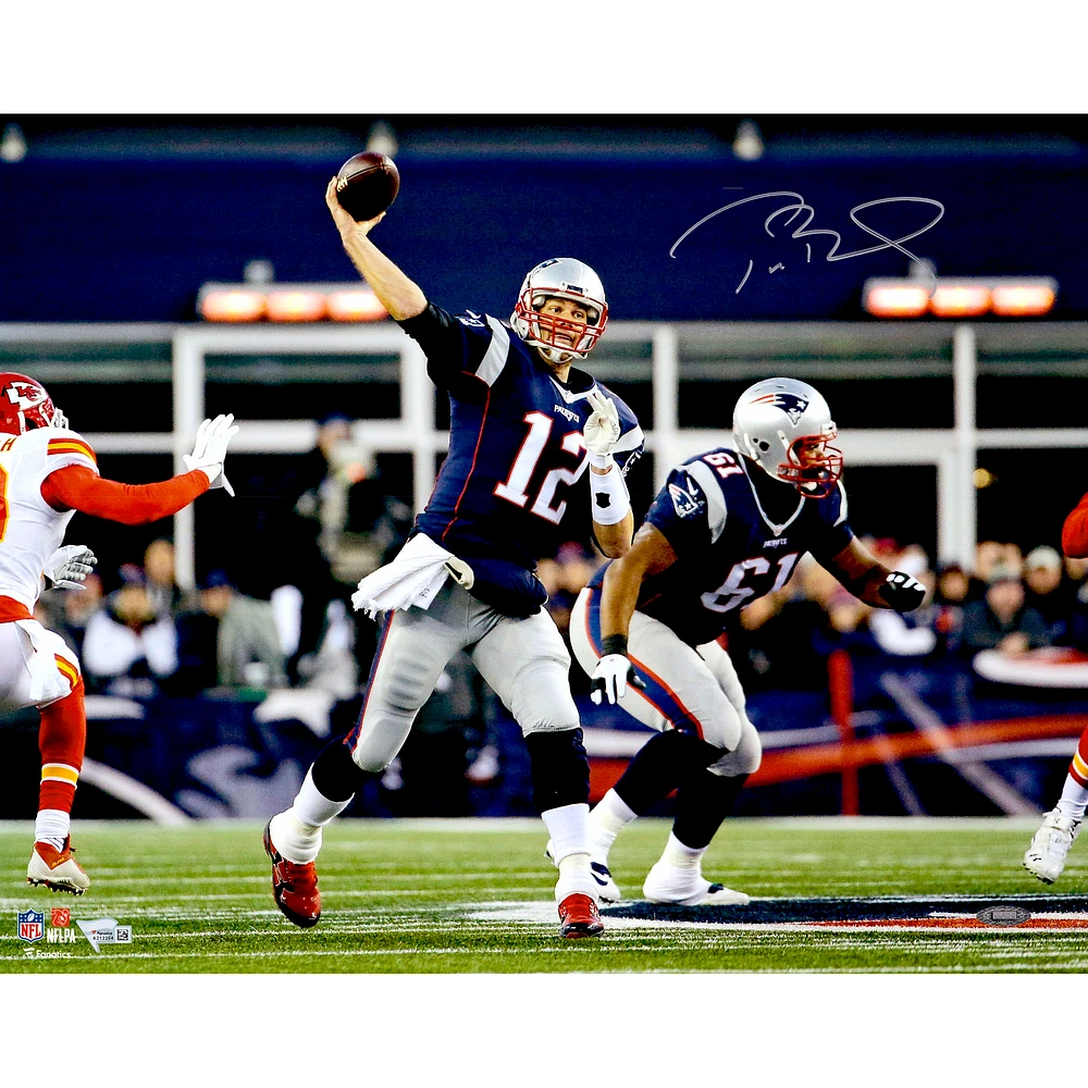 Tom Brady New England Patriots Autographed 16" x 20" Horizontal Throwing Photograph