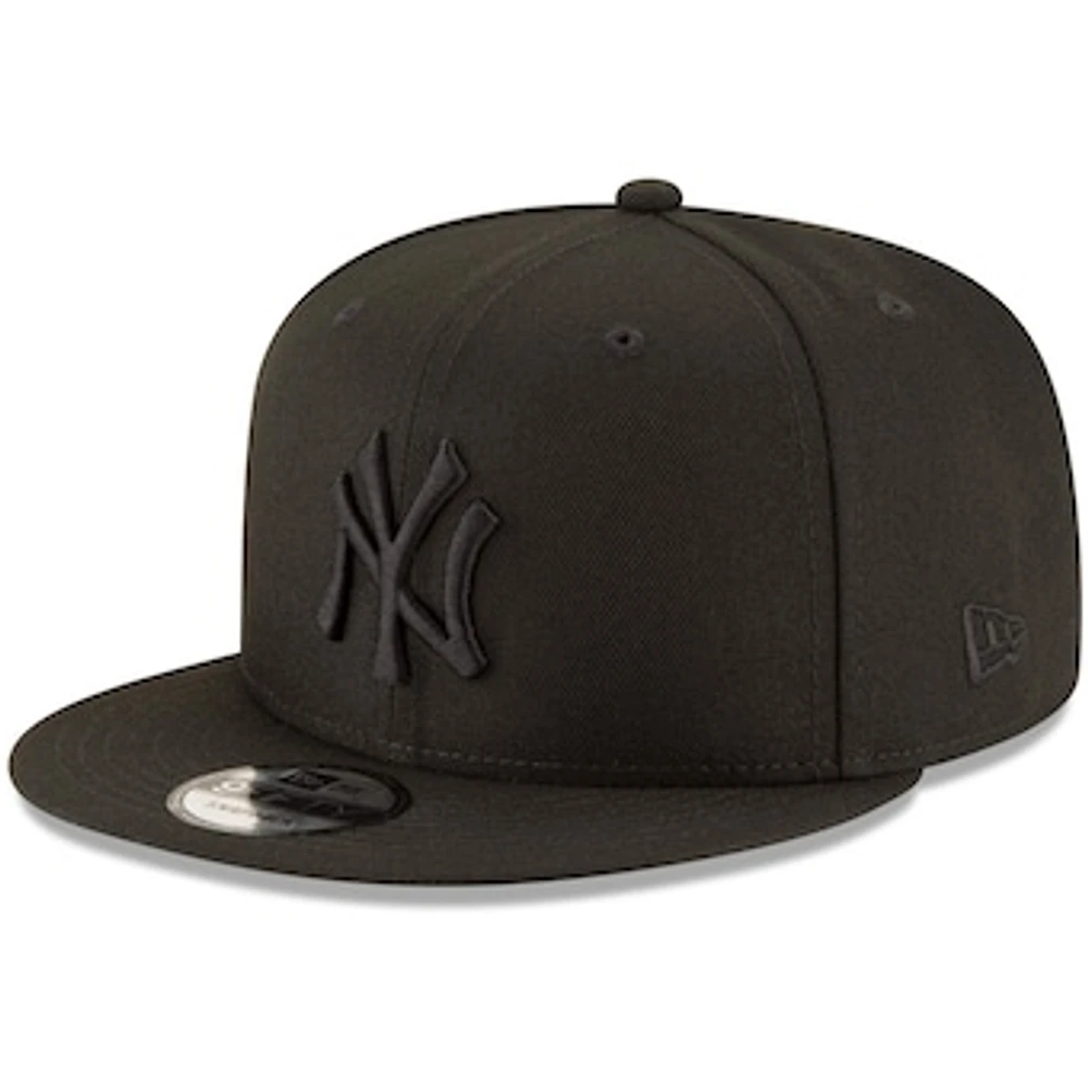New York Yankees New Era Black on Black 9FIFTY Team Snapback Adjustable Hat - Black