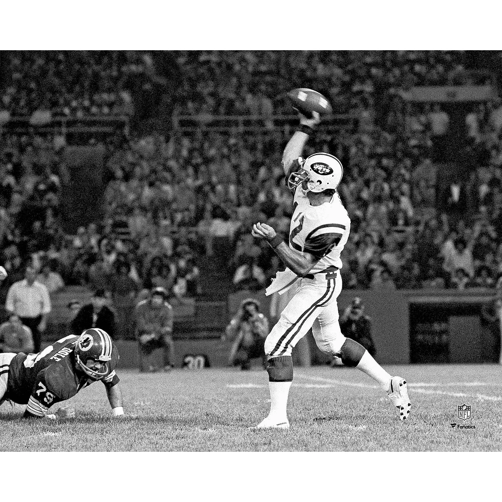 Joe Namath New York Jets Unsigned Throwing Photograph