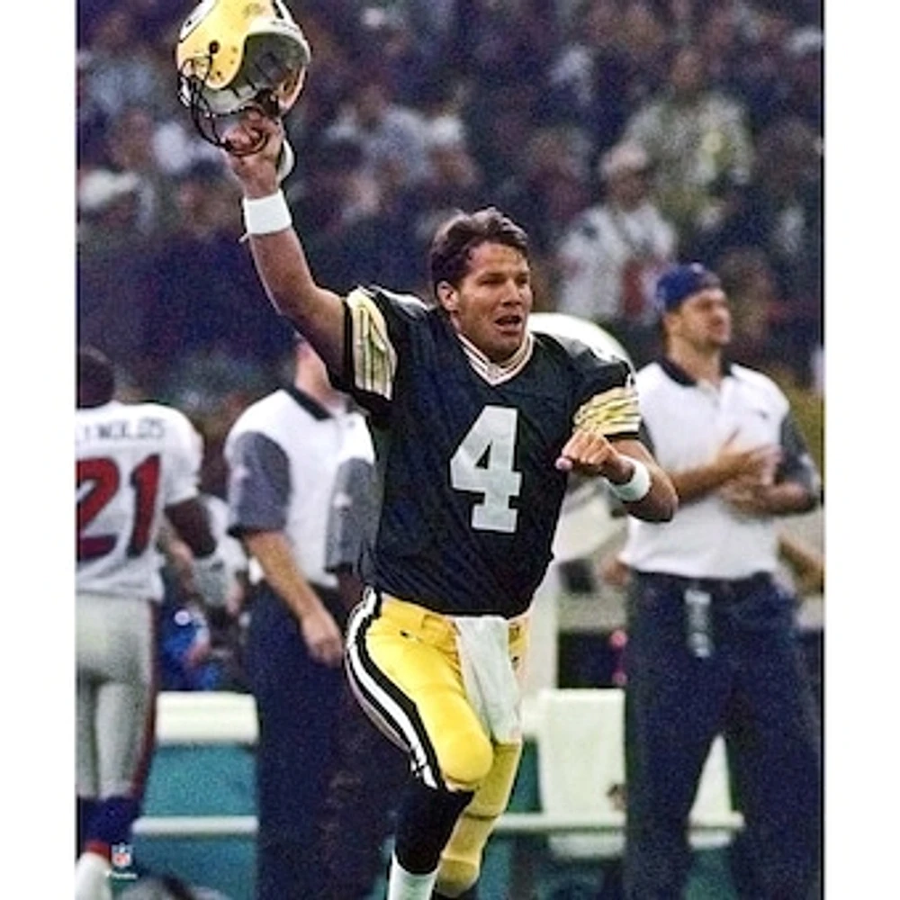 Brett Favre Green Bay Packers Unsigned Celebrating Touchdown Super Bowl XXXI Photograph