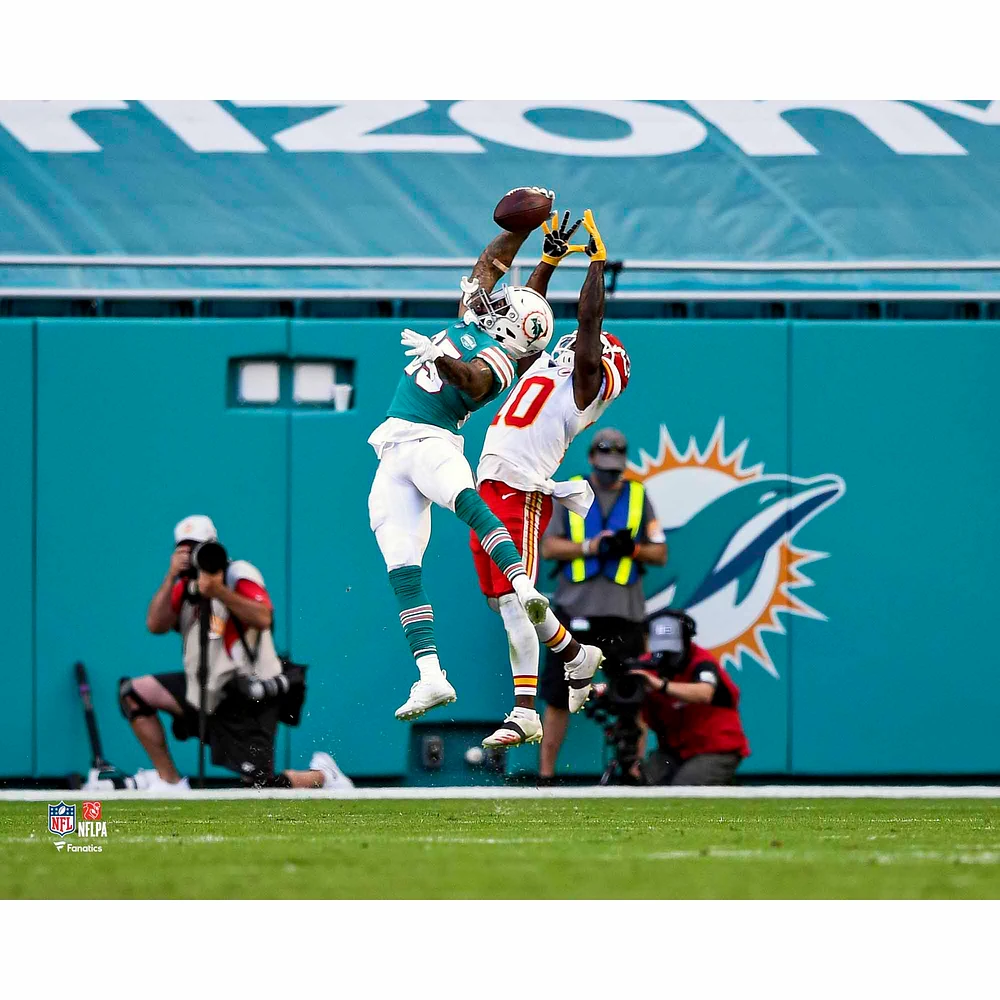 Xavien Howard Miami Dolphins Unsigned One-Handed Interception vs. Chiefs Photograph