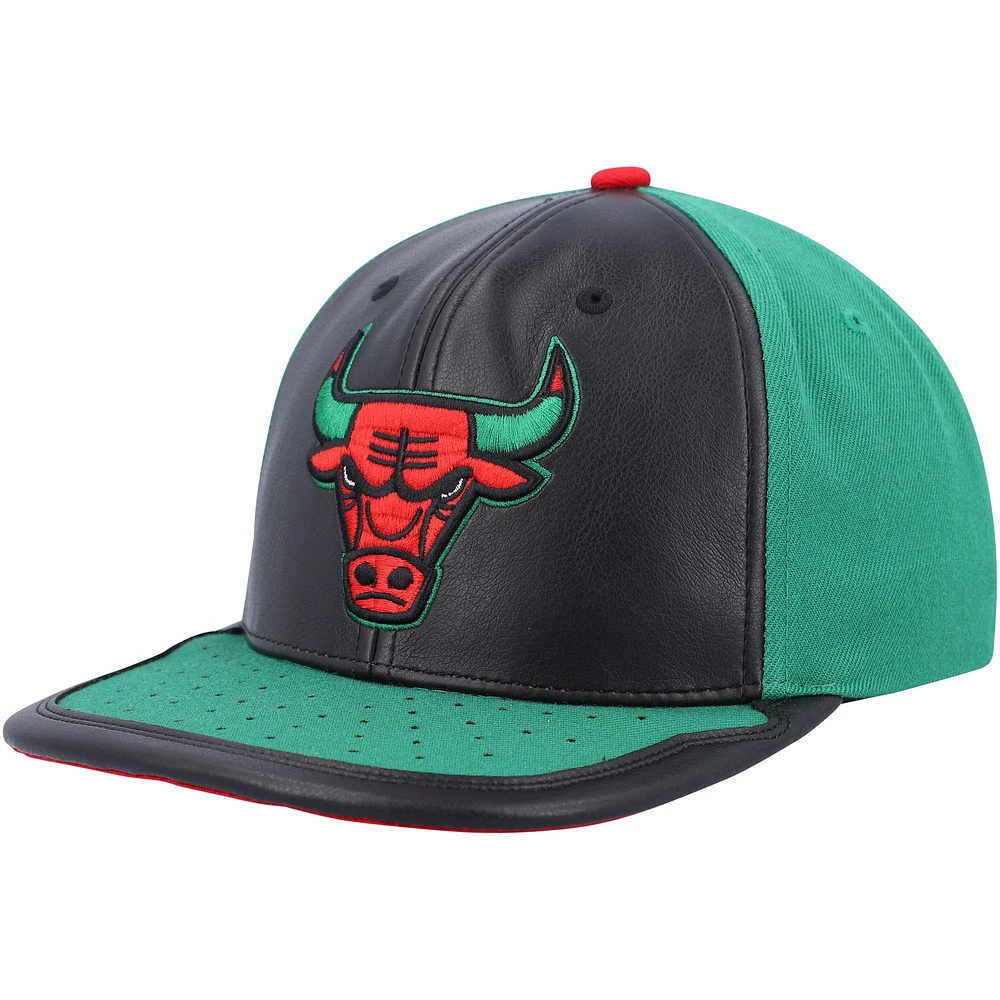 Men's Mitchell & Ness Black/ Chicago Bulls Day One Snapback Hat