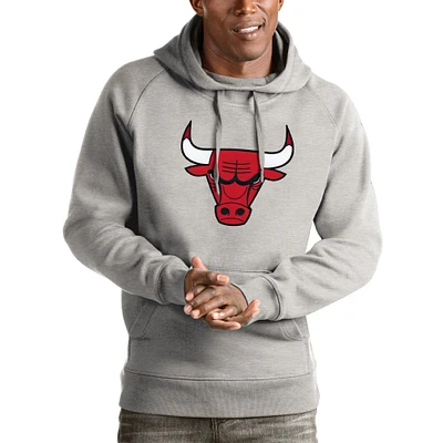 Men's Antigua Heathered Gray Chicago Bulls Logo Victory Pullover Hoodie
