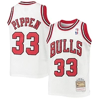 Youth Mitchell & Ness Scottie Pippen White Chicago Bulls 1997/98 Hardwood Classics Swingman Jersey