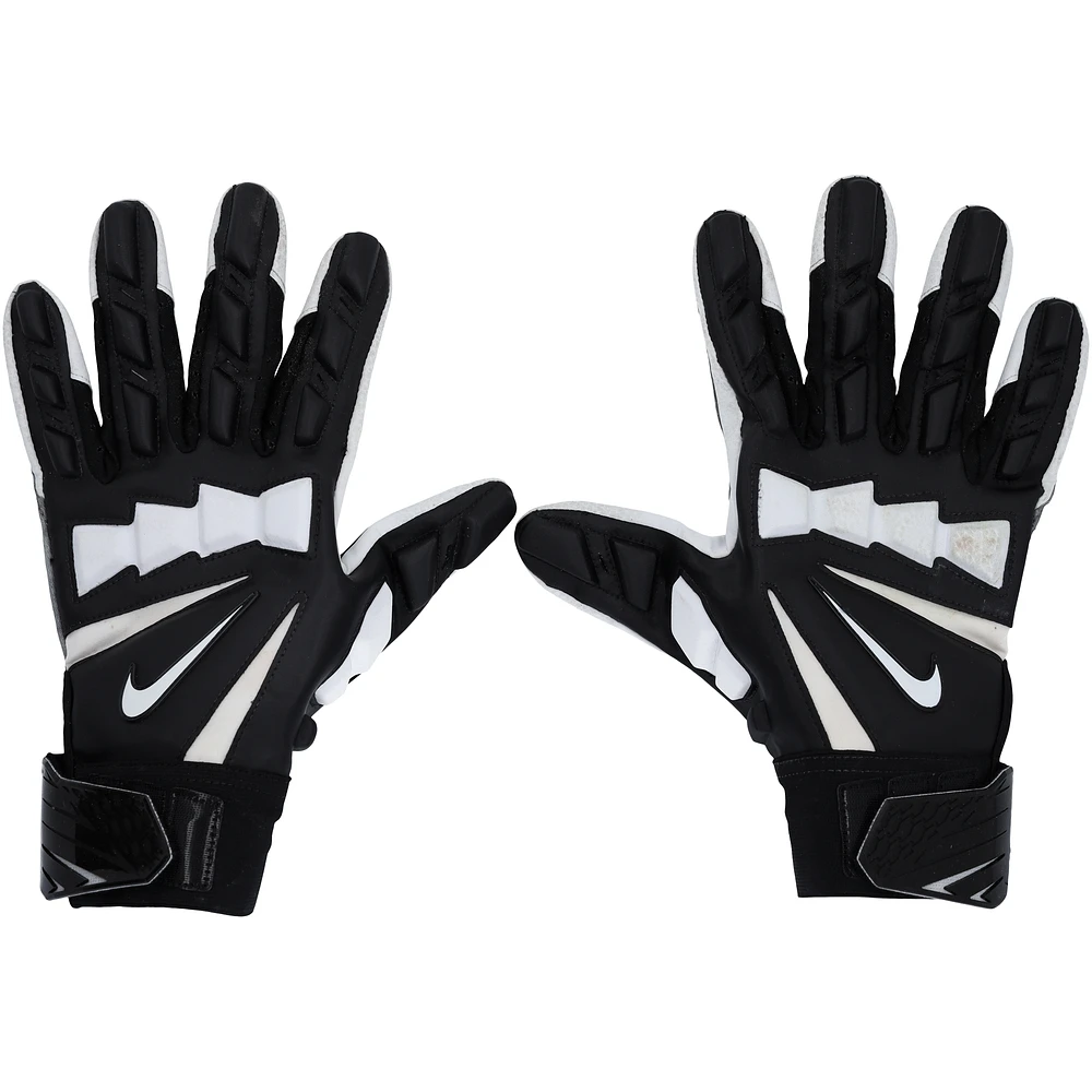 Joel Bitonio Cleveland Browns Game-Used Nike Black Gloves vs. Pittsburgh Steelers on January 8, 2023