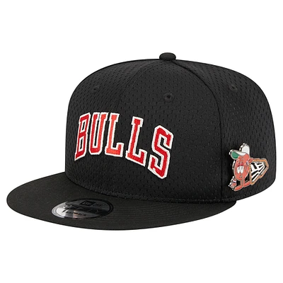 Men's New Era Black Chicago Bulls Post-Up Pin Mesh 9FIFTY Snapback Hat