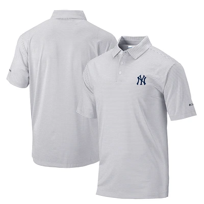 Men's Columbia Gray New York Yankees Golf Club Invite Omni-Wick Polo
