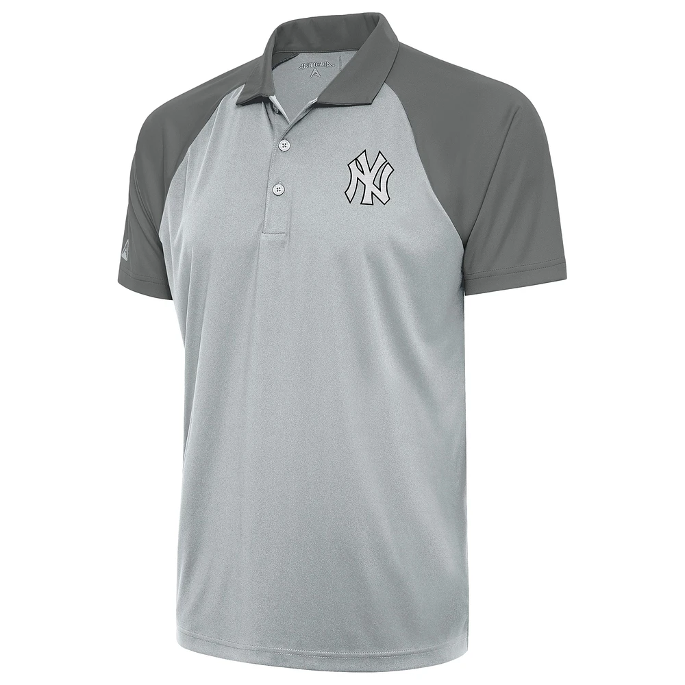 Men's Antigua Silver New York Yankees Metallic Nova Polo