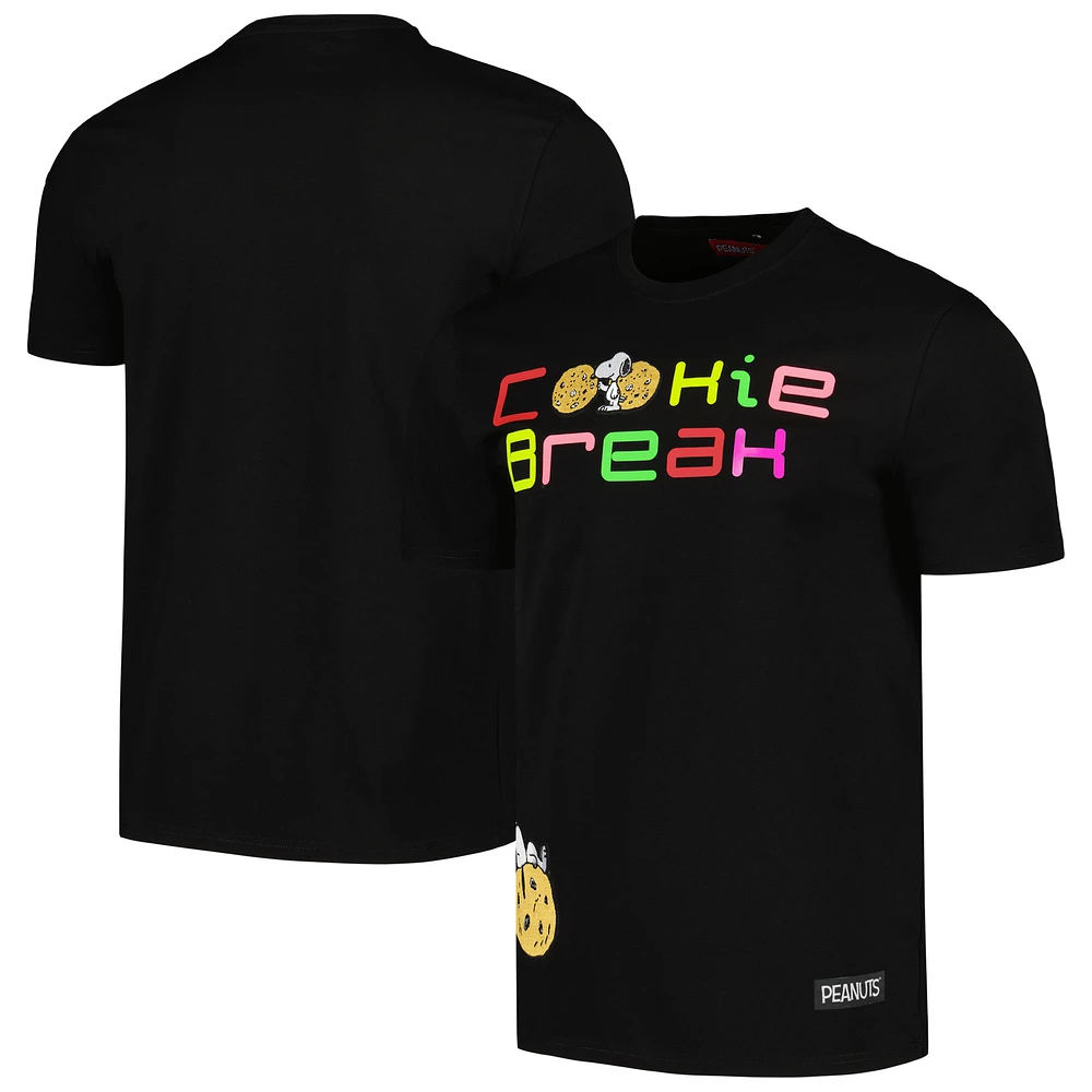 Men's Freeze Max Black Peanuts Snoopy T-Shirt